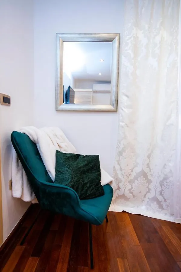 Ideal Rooms #2 Split Apartment